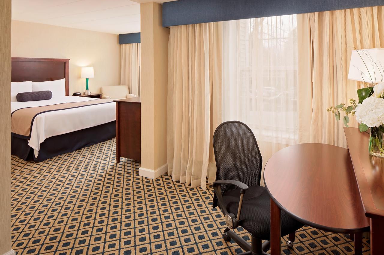 Westford Regency Inn & Conference Center Exteriör bild